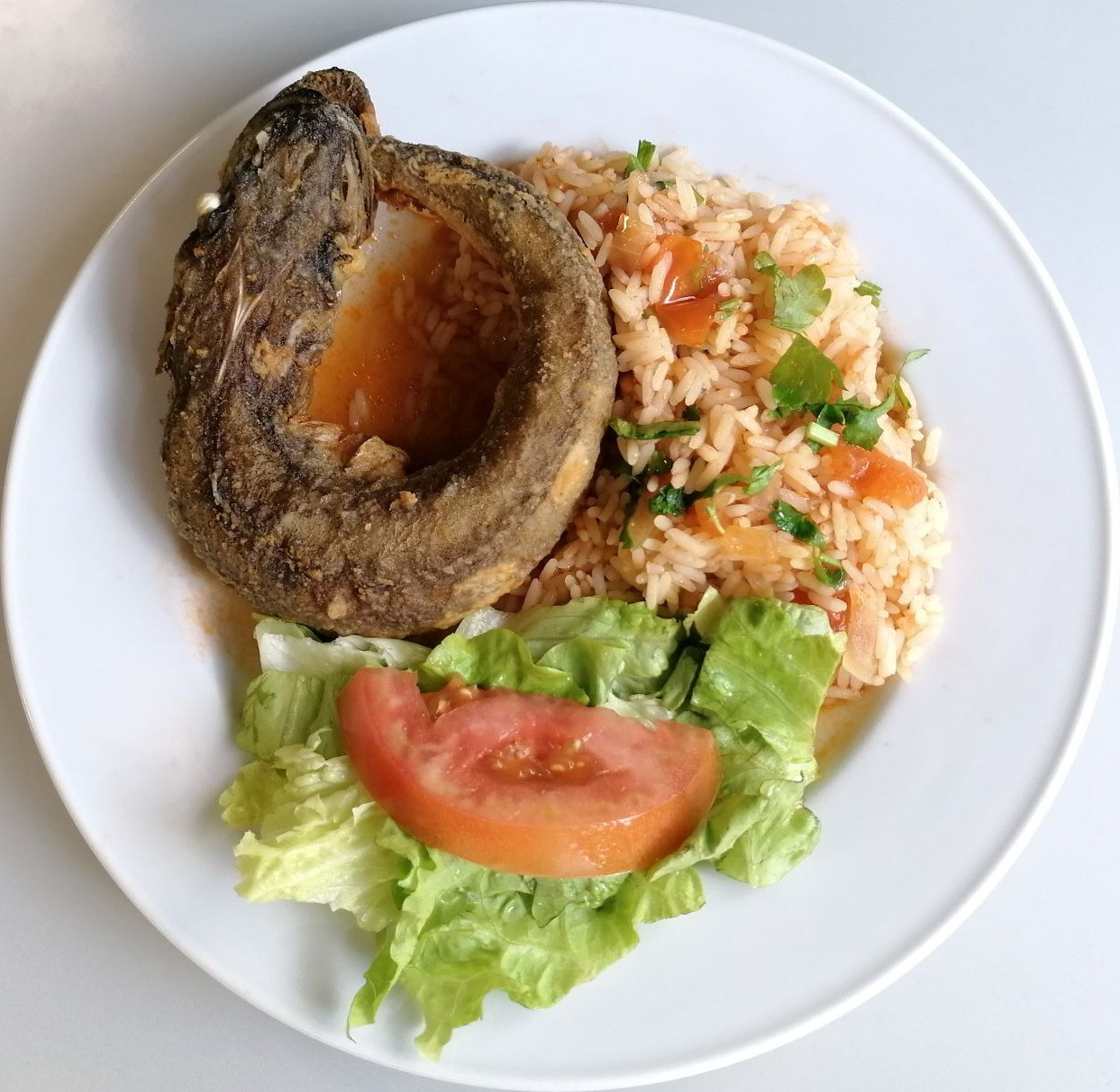 Marmotinhas douradas com arroz de tomate