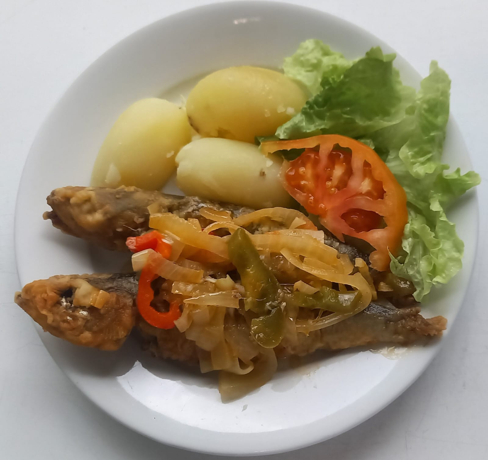 Sardinha de escabeche com batata cozida