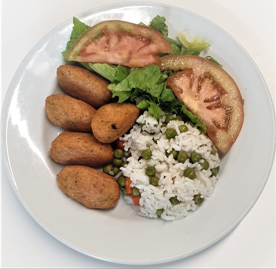 Bolinhos de bacalhau com arroz alegre