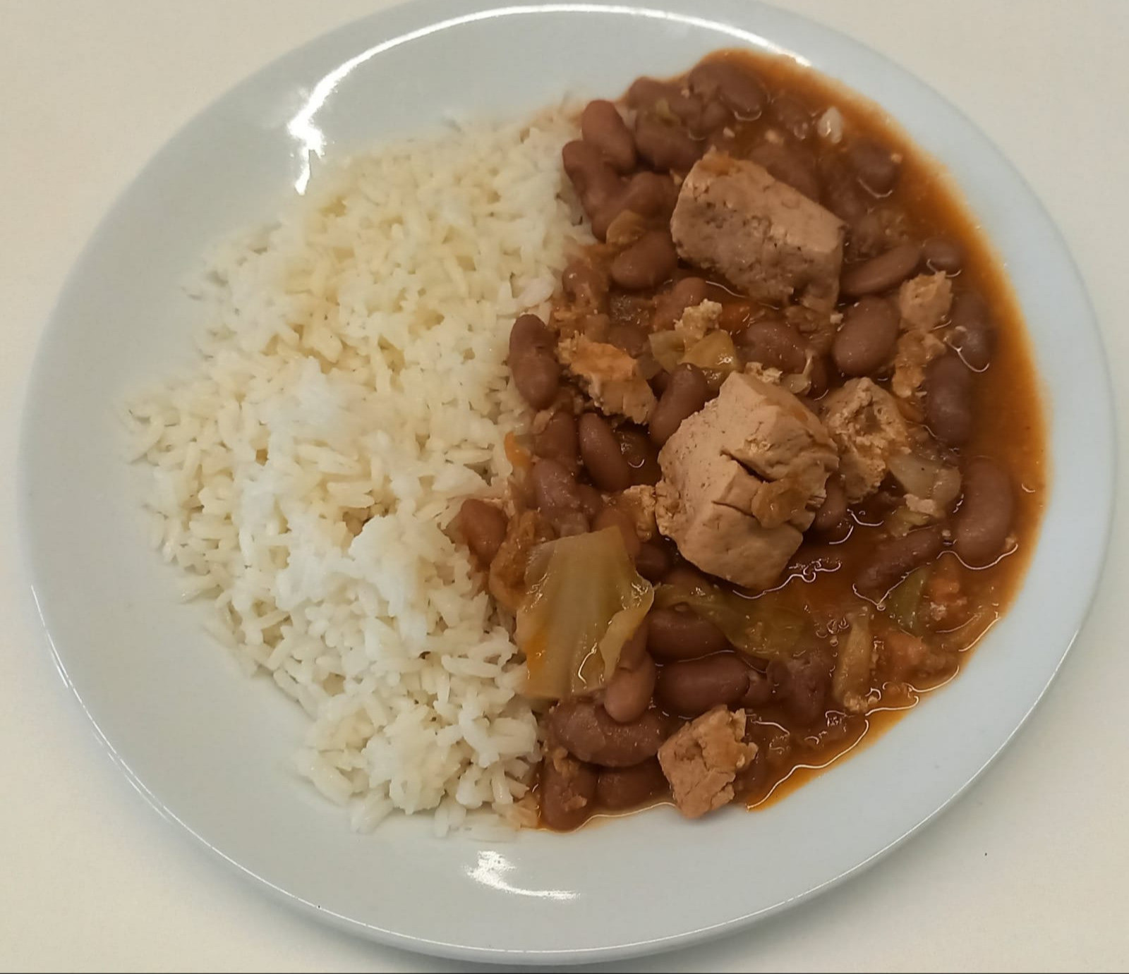 Feijoada de tofu com arroz branco