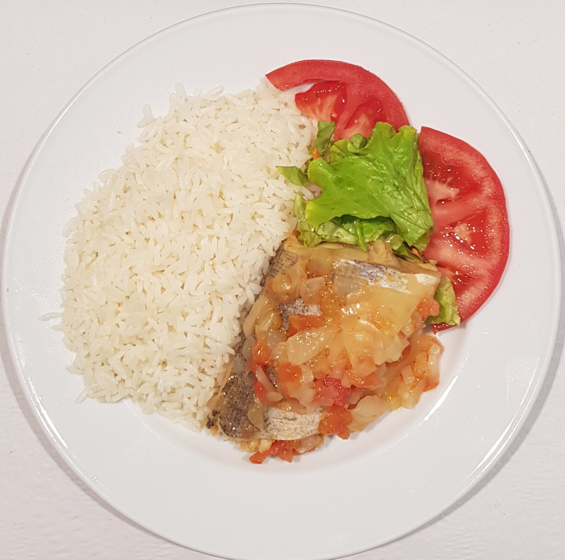 Pescada estufada ao natural com arroz branco