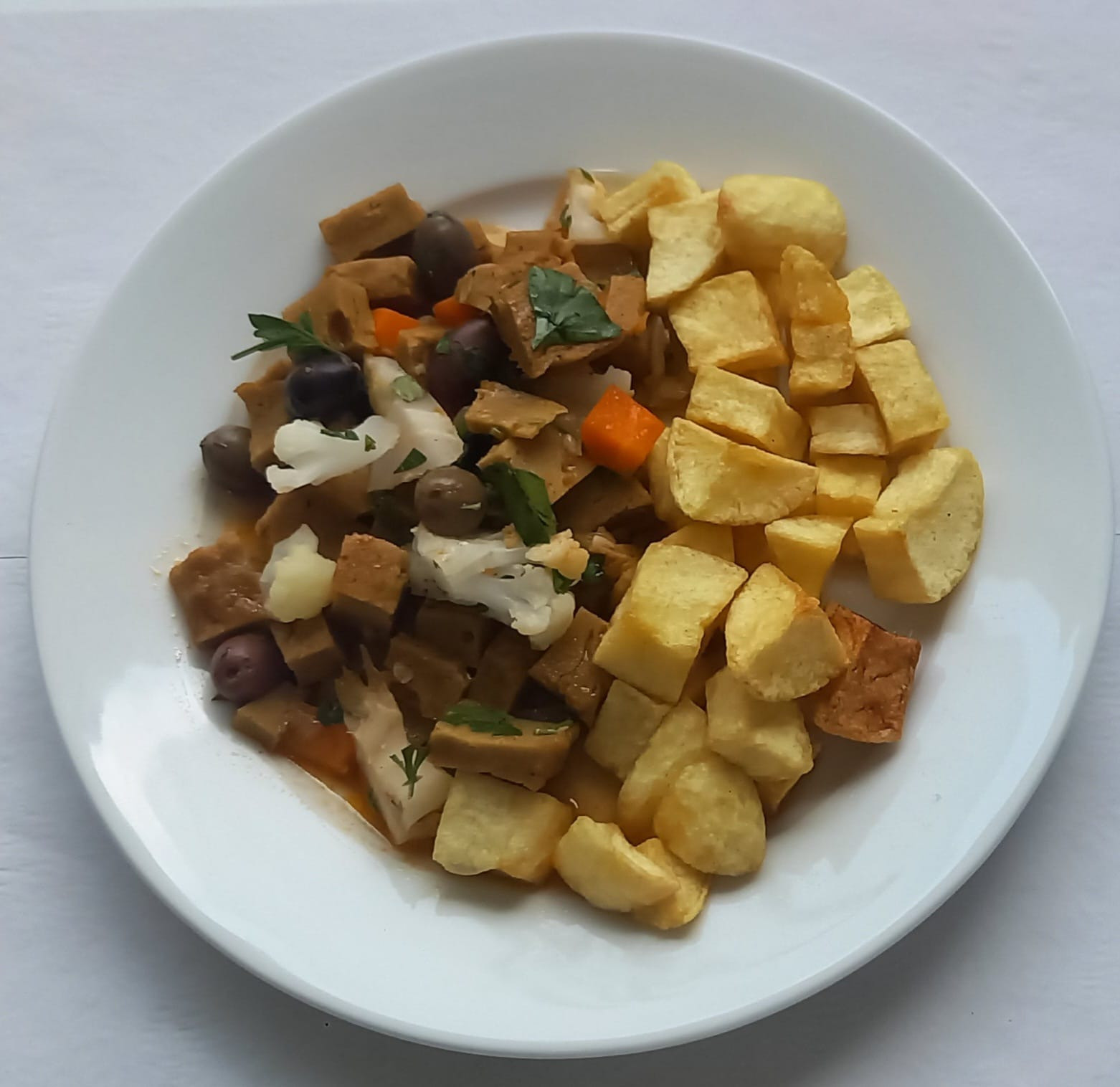 Pica pau de seitan com batata dourada