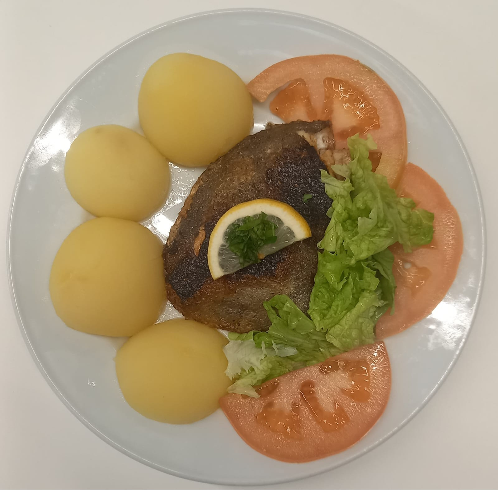 Peixe Galo grelhado com molho de manteiga