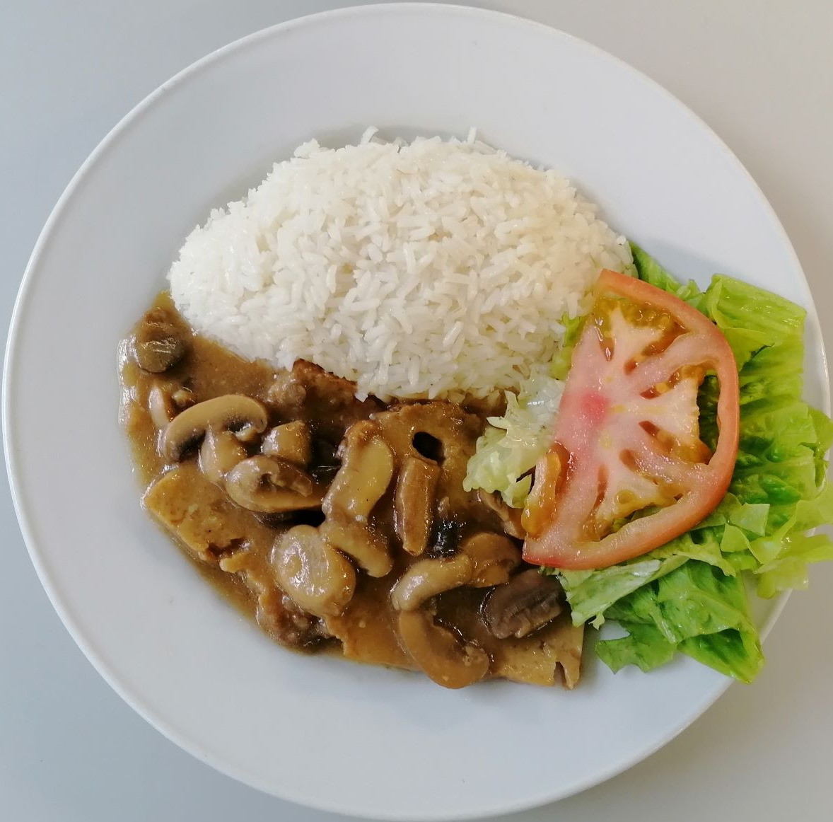 Bifinhos de seitan com molho de cogumelos