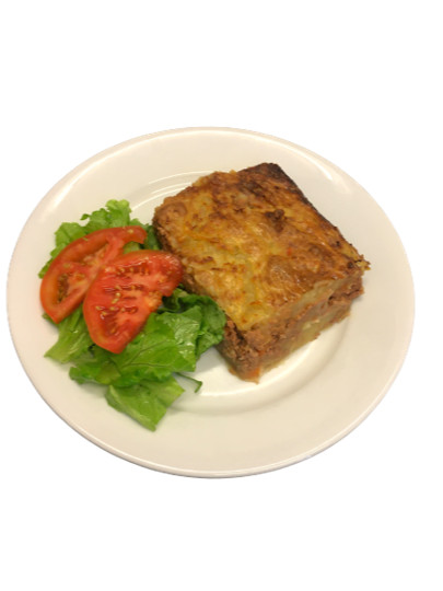Empadão de carne com salada mista