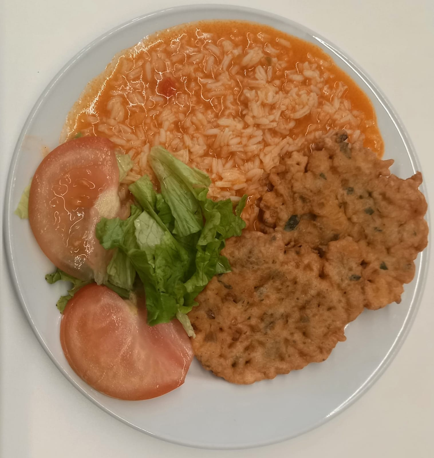 Pataniscas de paloco com arroz de tomate