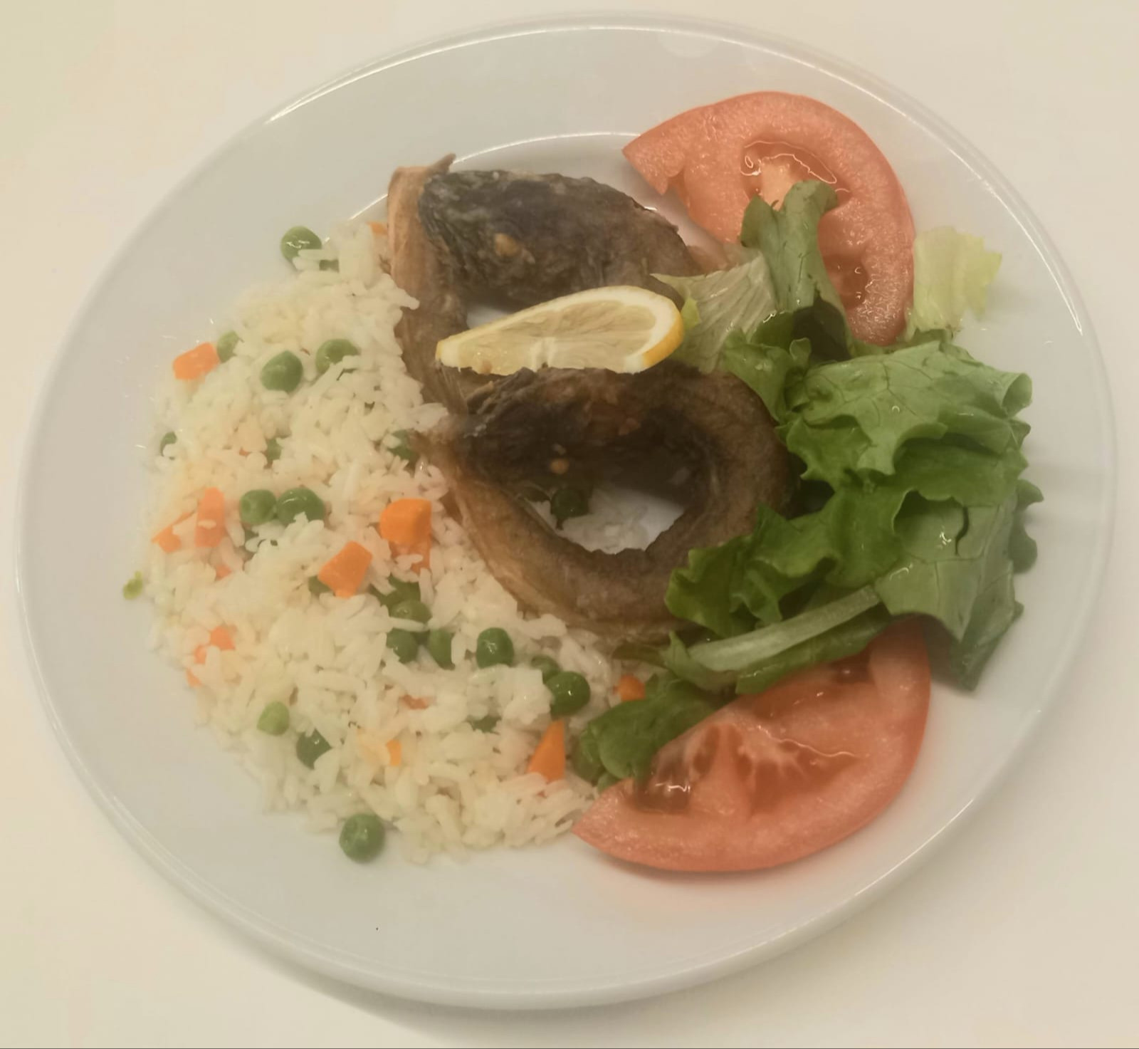 Marmotinhas douradas com arroz colorido