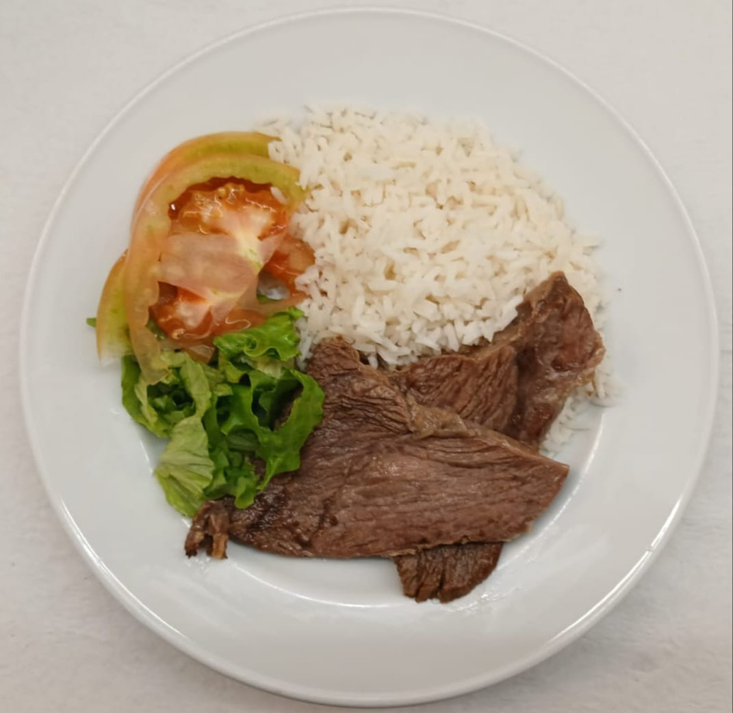 Vitela cozida com arroz branco