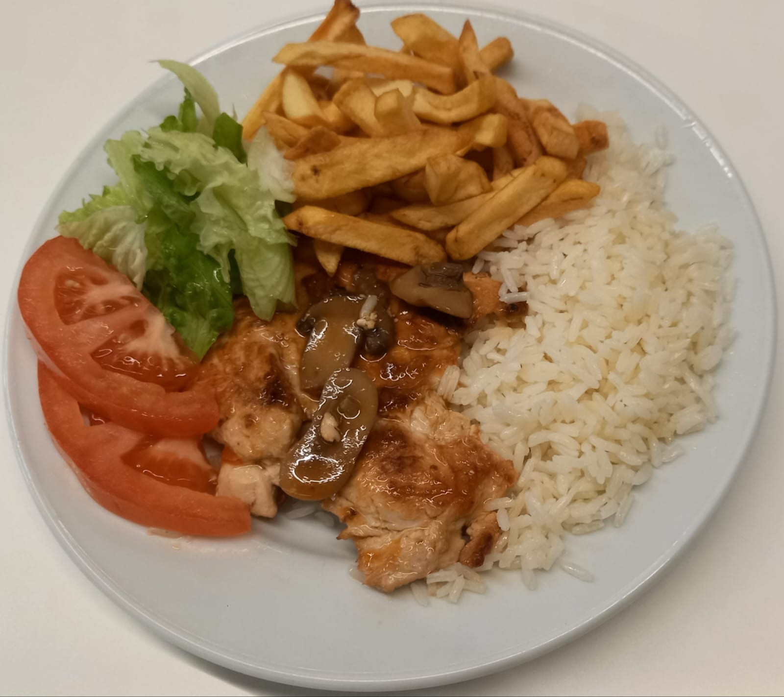 Bifinhos de frango com molho de cogumelos